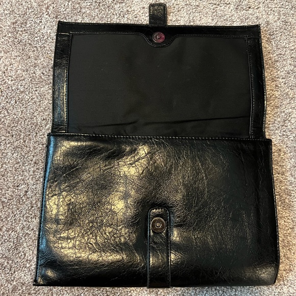 EUC BCBGeneration black clutch - Picture 3 of 6